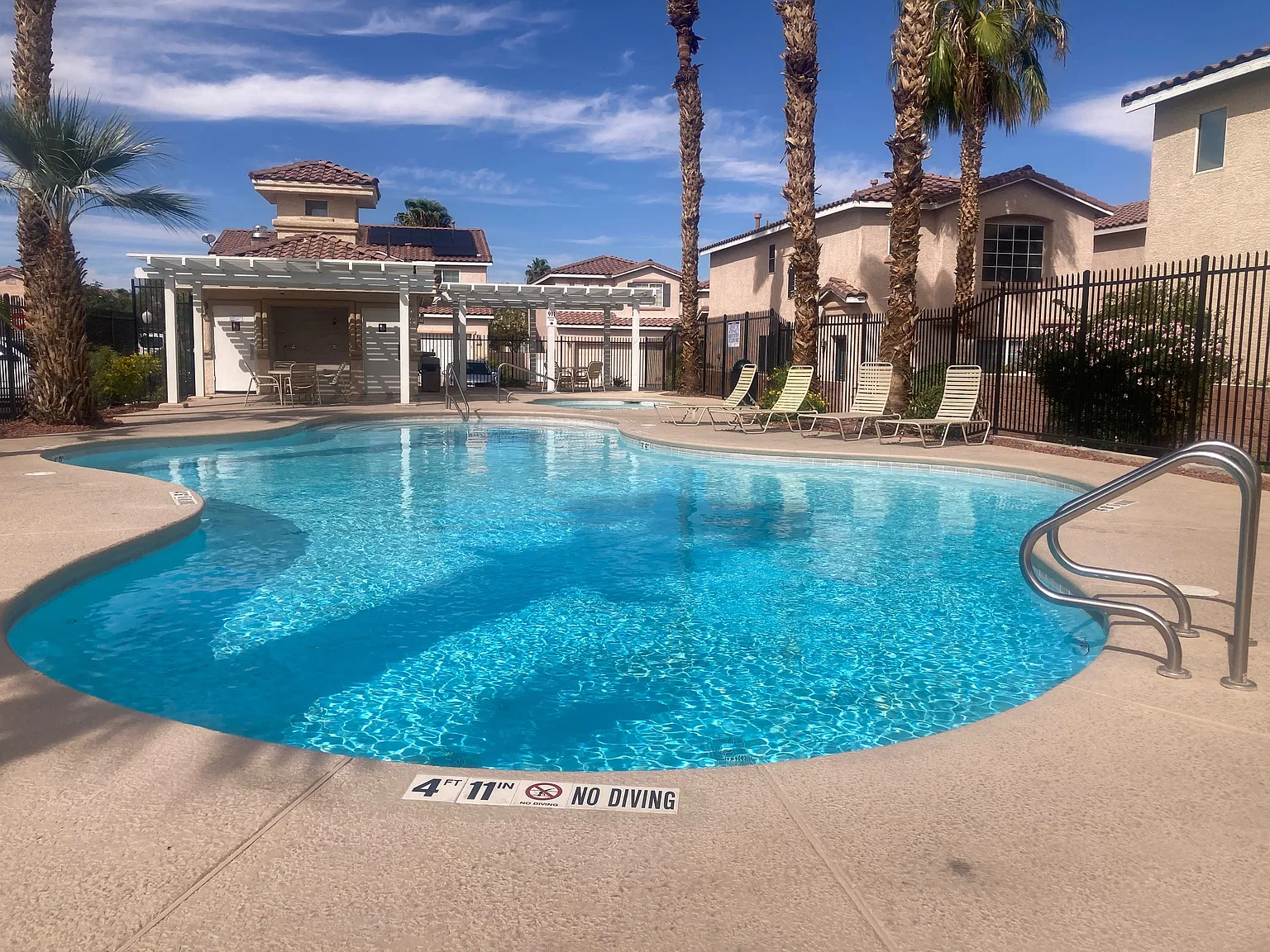 3 bed, 2.5 bath, 1425 sqft, $1,900 — Photo 4