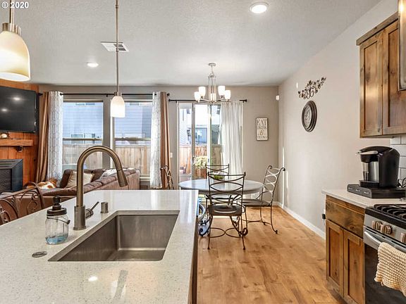 5th image of 12327 NE 116th Way
