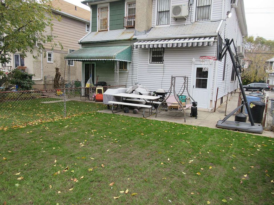 2nd image of 3212 Avenue