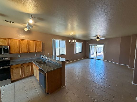 4th image of 6926 S 37th Gln
