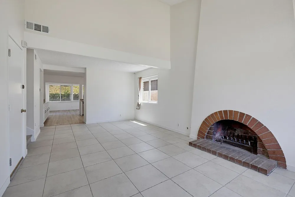 4 bed, 1590 sqft, $4,400 — Photo 3