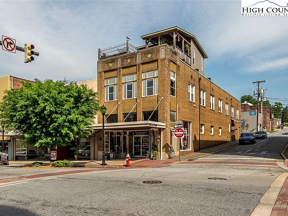 3rd image of 902 NW West Avenue