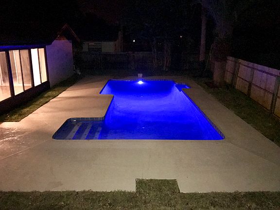 5th image of 229 W Berkshire Cir