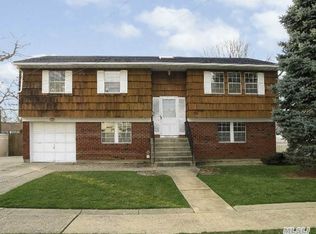 1556 Park Ave, Merrick, NY 11566