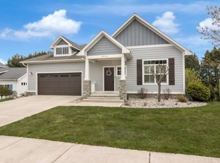 10713 Shrewbury St, Traverse City, MI 49684