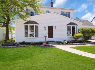 12 Book Ln, Levittown, NY 11756