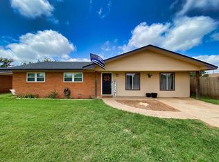 136 Eagle Ave, Levelland, TX 79336