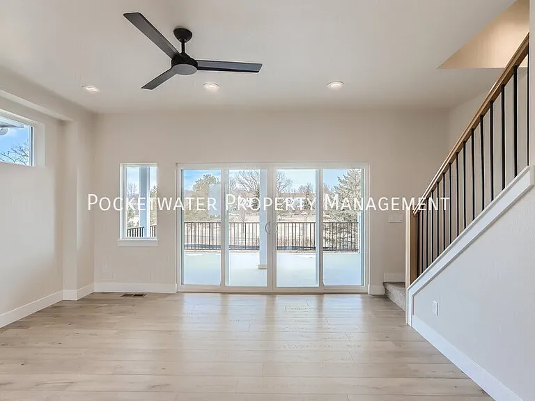 1343 Baker St — Photo 3