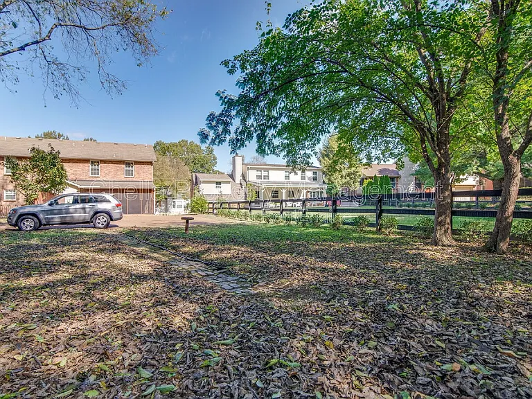 2615 Habersham Ave — Photo 33
