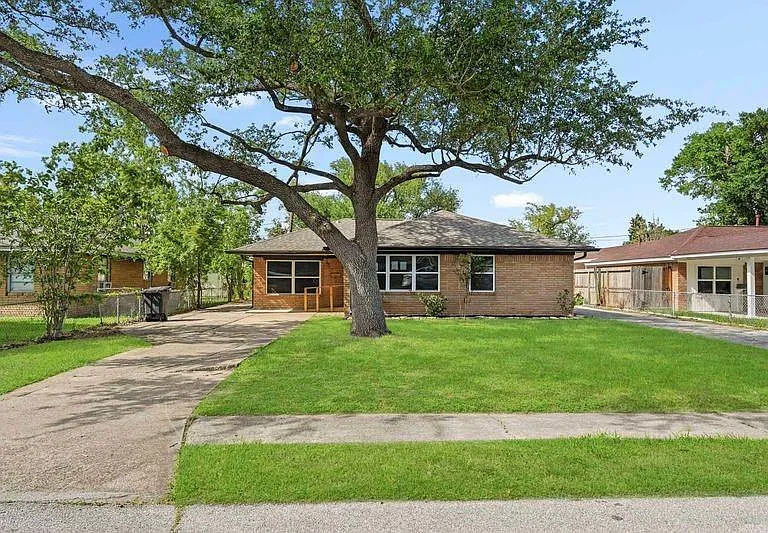 2409 Estate Dr — Photo 30