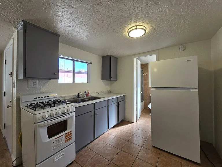 733 Columbia St — Photo 4