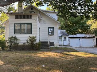 28 Gray Ave, Medford, NY 11763