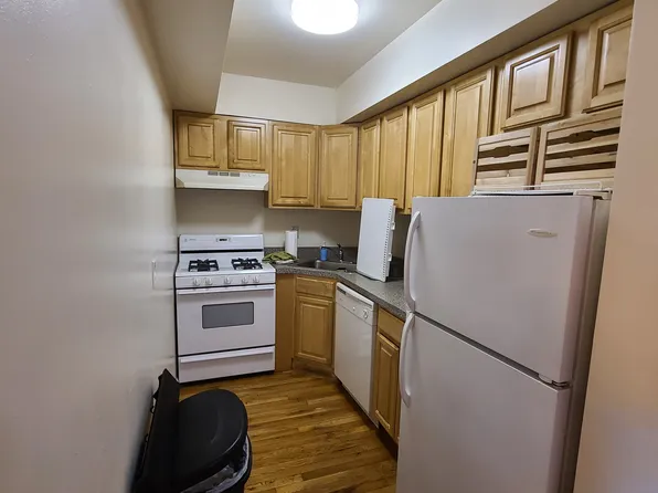 25-20 Crescent Street image 1 of 5