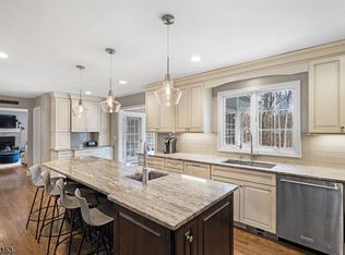 4 Running Brook Rd, Bridgewater, NJ 08807