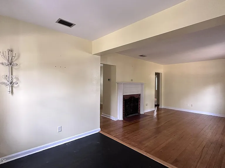 2836 Ionic Ave — Photo 5