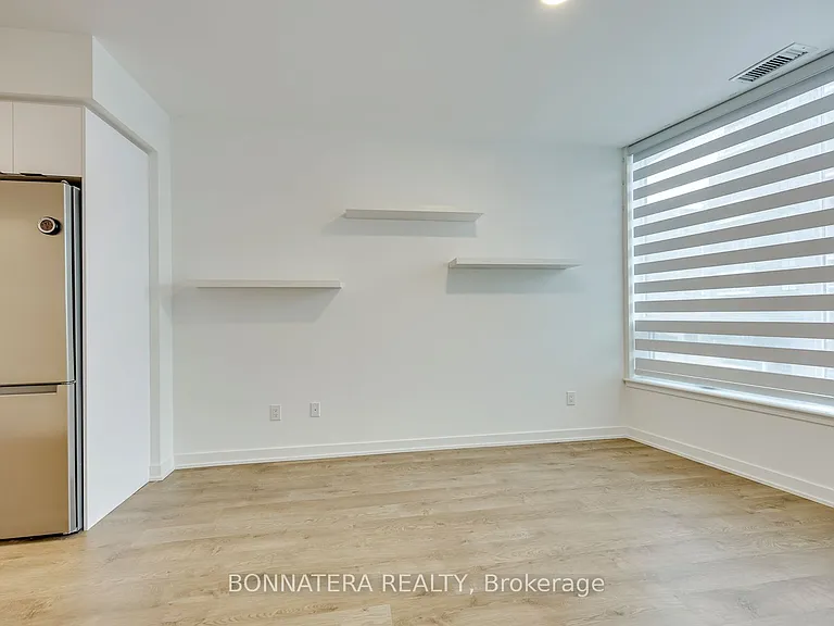 5105 Hurontario St #408 — Photo 20