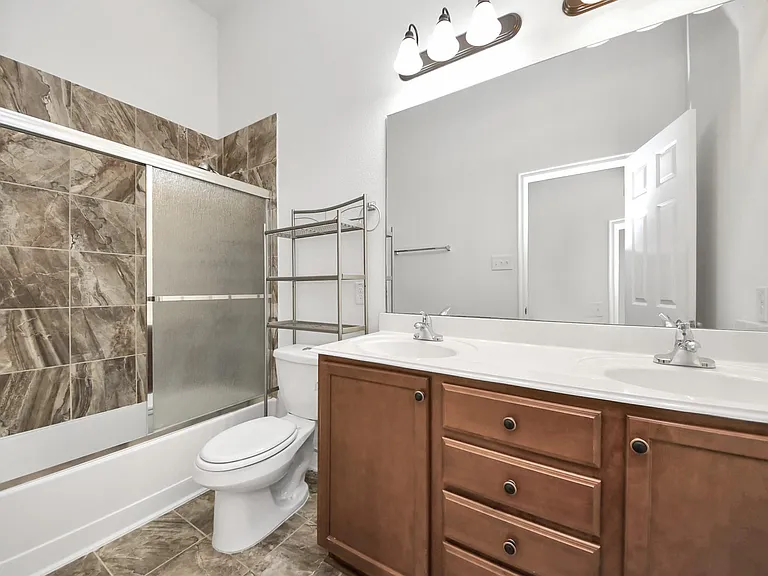 1947 Parnevik Pl — Photo 16