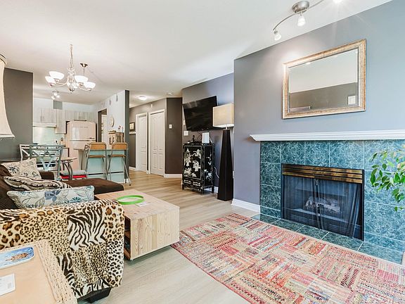 4th image of 2551 Parkview Ln #315