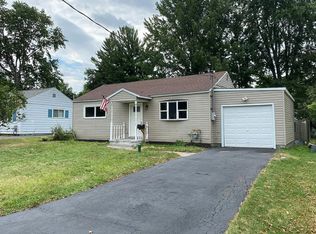 32 Grover St, East Syracuse, NY 13057