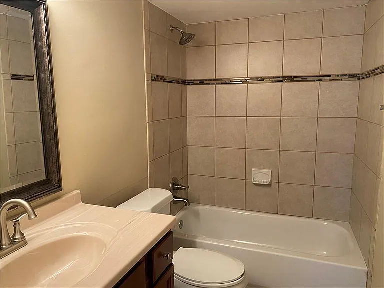 2207 Surrey Ct SE — Photo 14