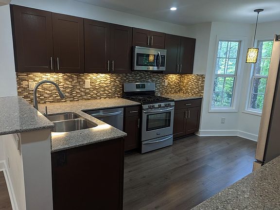 5th image of 4040 Riverlook Pkwy SE Unit 201