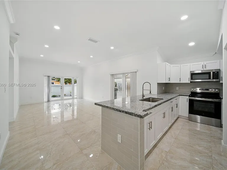 5202 NW 187th St — Photo 5