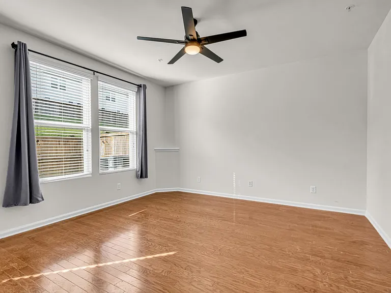1034 Livingstone Ln — Photo 11