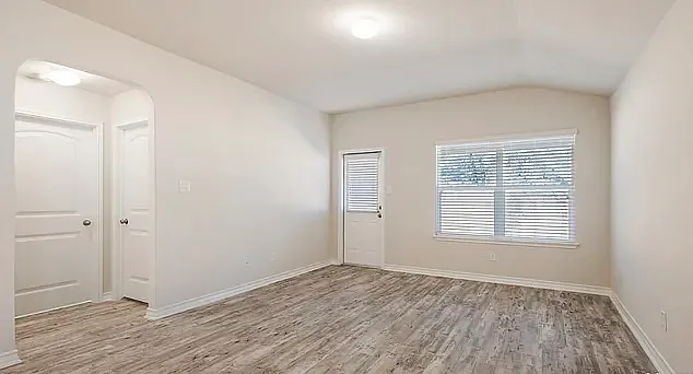 6514 Encore Oaks — Photo 9