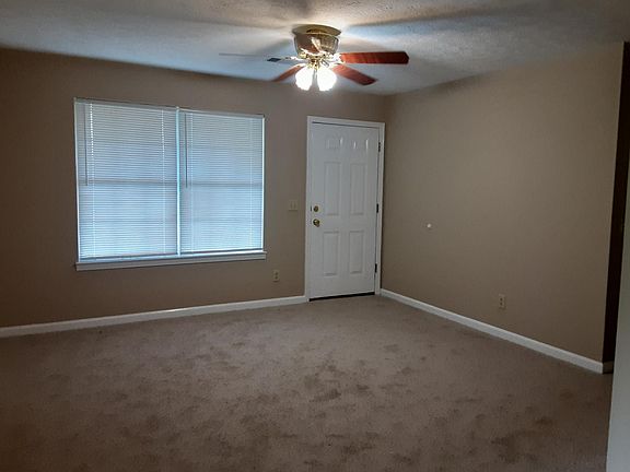 Livingroom w with ceiling fan
