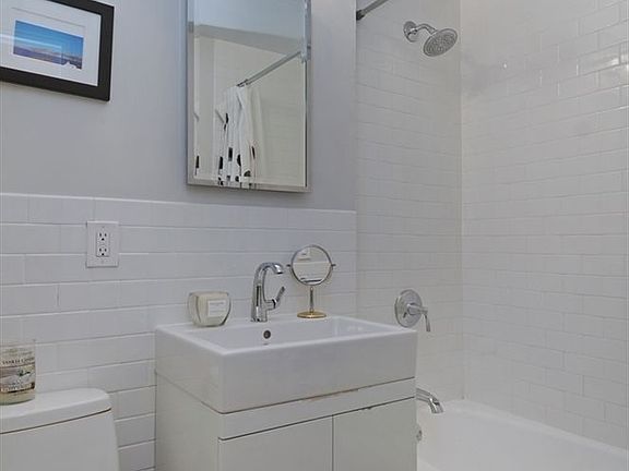 5th image of 101 W 12th St APT 5Z