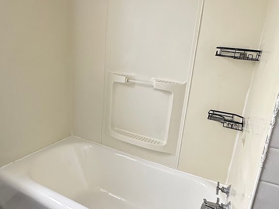 5th image of 6343 N Oakley Ave APT 3E