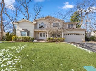 45 Old Brick Rd, Roslyn Heights, NY 11577