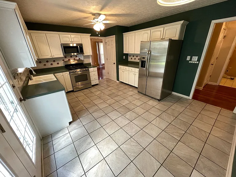 3914 Stone Hollow Dr — Photo 10