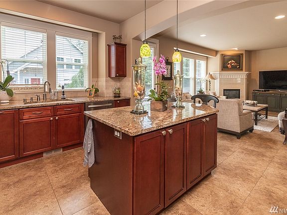 5th image of 3207 Emerald Ln