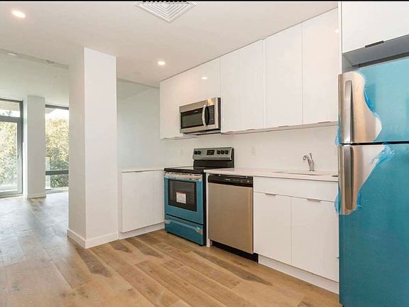 5th image of 83-67 116th St #601