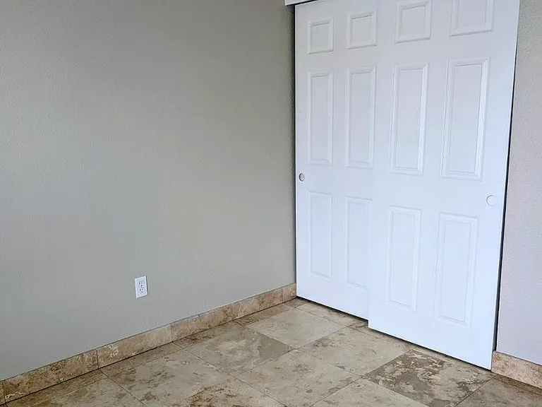 1016 W Manhatton Dr — Photo 15