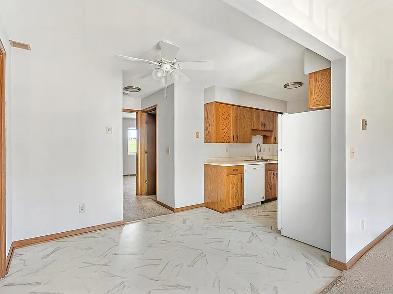 16 W Klubertanz Dr — Photo 7