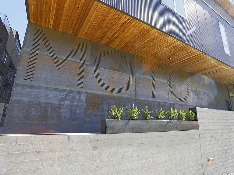 MOTO — Photo 24