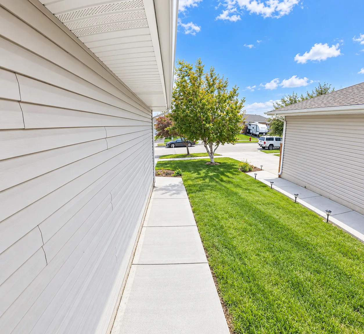 4 bed, 2300 sqft, $2,299 — Photo 2