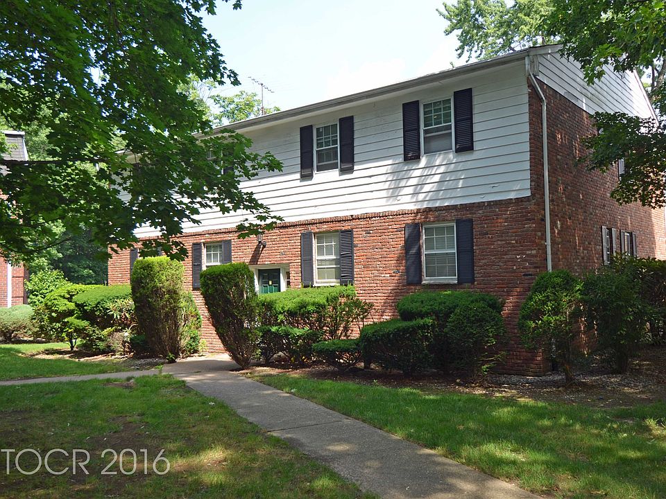 1st image of 7 Essex Ln APT B1