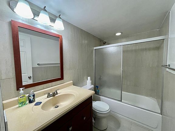 3rd image of 607 NE 29th Dr APT 25