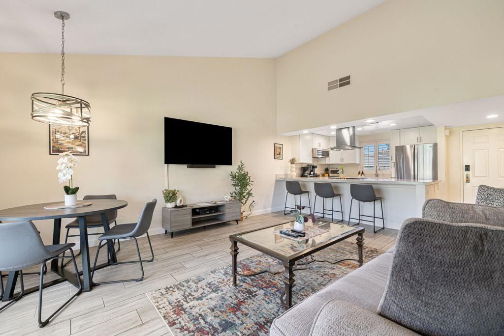 Apartment in Palm Desert, Riverside - View 3
