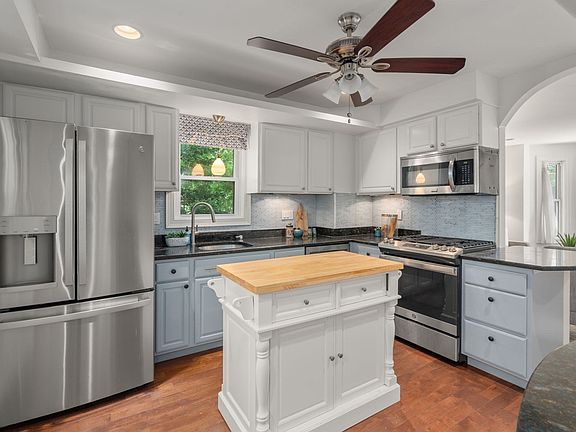 3rd image of 50 Cameron St #50
