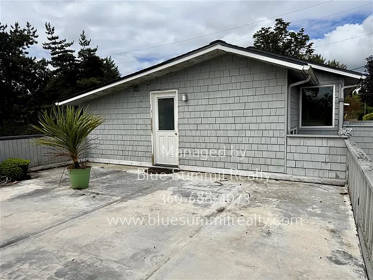 822 N 6th Ave SW — Photo 16
