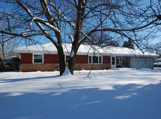 N54W14208 Van Buren Dr, Menomonee Falls, WI 53051