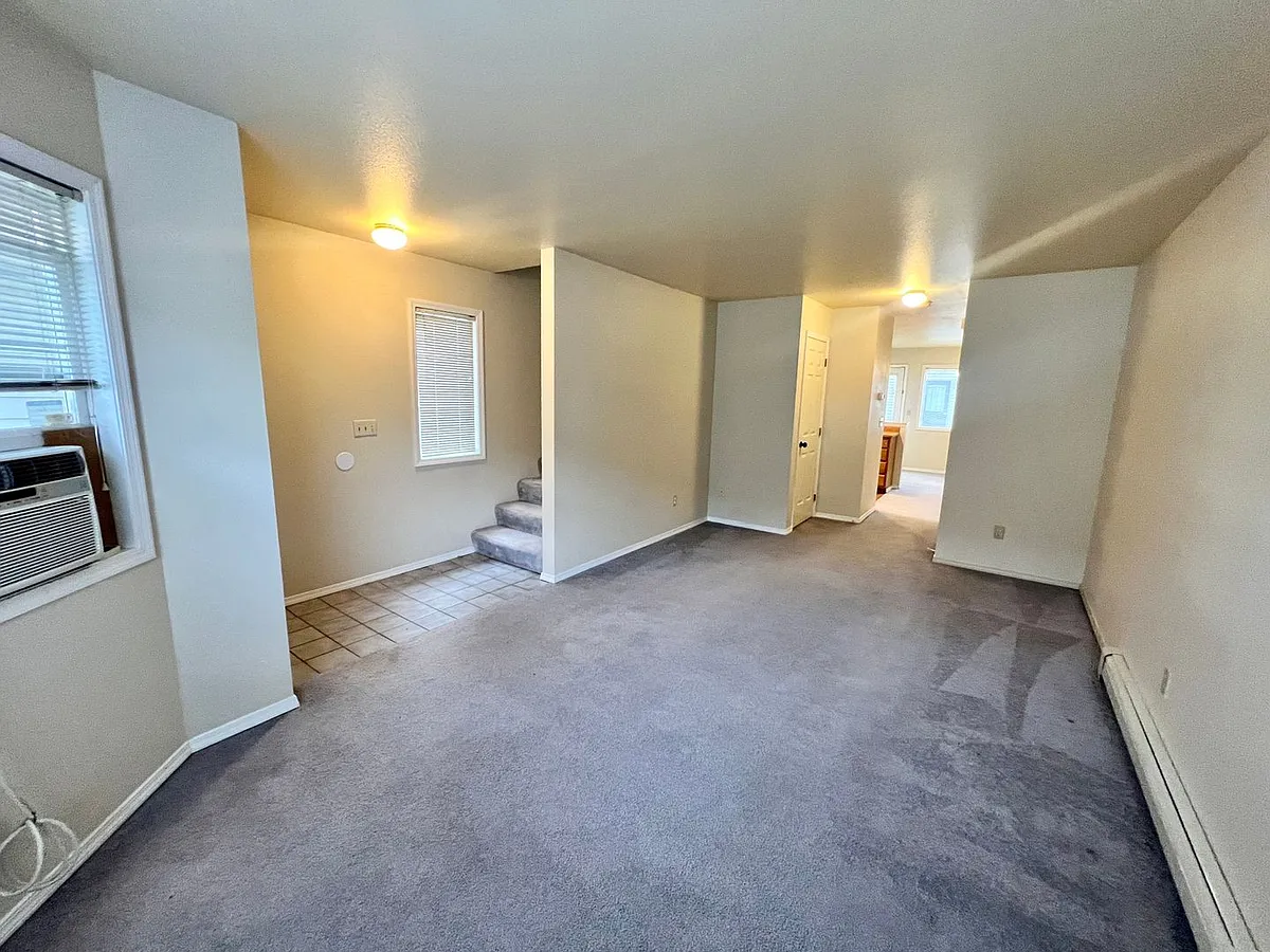 Building Photo - 209 E 18th Ave #B28