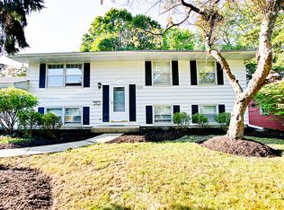 928 Longmeadow Dr, Geneva, IL 60134