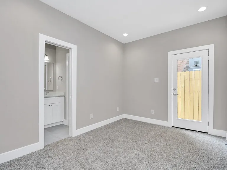2903 Sherwood Green Ln — Photo 15