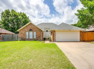 1204 Dogwood Dr, Benbrook, TX 76126