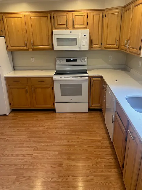 3 bed, 2.5 bath, 1500 sqft, $4,200 — Photo 3
